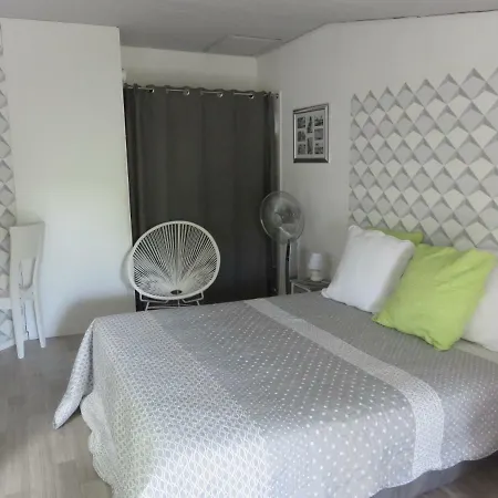 Apartment Au Logis De Sylvette Saint-Pierre-des-Echaubrognes