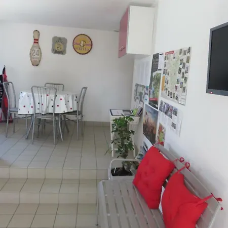 Apartment Au Logis De Sylvette Saint-Pierre-des-Echaubrognes